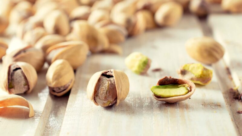 Avoid to store pistachio near strong smell food